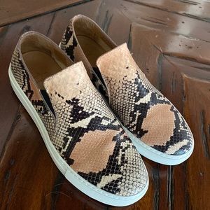 AQUATALIA Orilla leather snakeskin embossed slip-on casual platform sneaker